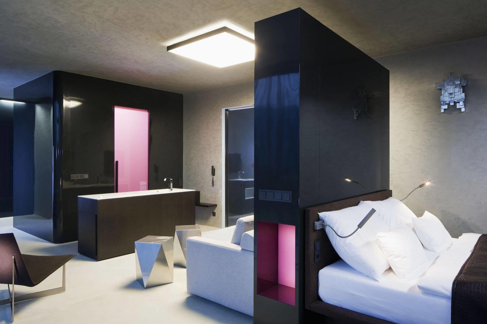 Miura Hotel Celadna Ngoại thất bức ảnh